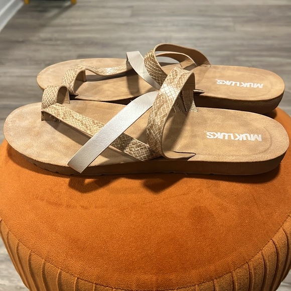 Mukluks Strapy Sandals - Picture 5 of 11